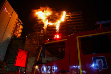 Incendio en el hospital Gandhi de Teherán 