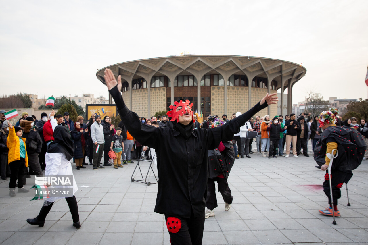 مسافرآستانه: صنوف فعلی نمیتوانند عهدهدار جشنوارهها شوند/ وعده معاون هنری ارزشمند است مسافرآستانه: صنوف فعلی نمیتوانند عهدهدار جشنوارهها شوند/ وعده معاون هنری ارزشمند است