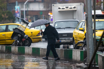 Téhéran : de la pluie accueillie avec joie par les habitants