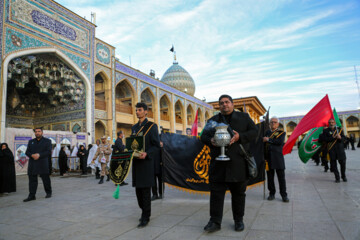 آیین لاله گردانی در حرم حضرت شاهچراغ (ع)