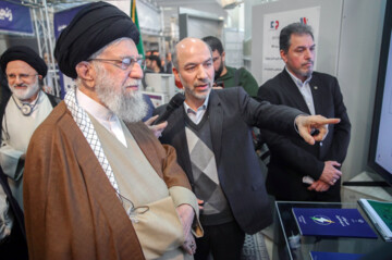 بازدید رهبر انقلاب از نمایشگاه تولید ایرانی