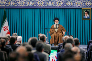 Encuentro del ayatolá Jamenei con un grupo de activistas económicos 
