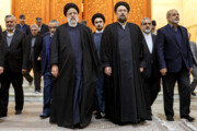 Raisi und sein Kabinett im Mausoleum von Imam Khomeini