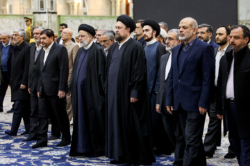 El presidente iraní y su gabinete renuevan su lealtad al Imam Jomeini