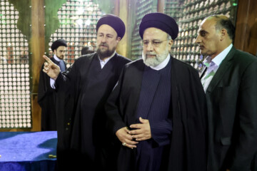 El presidente iraní y su gabinete renuevan su lealtad al Imam Jomeini