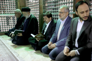 تجدید میثاق اعضای هیات دولت با امام راحل (ره)