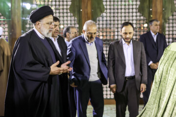 El presidente iraní y su gabinete renuevan su lealtad al Imam Jomeini
