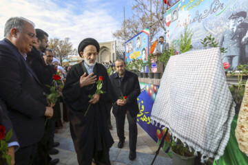 آغاز جشن های دهه فجر در بیرجند