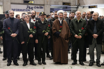 Iraníes conmemoran aniversario del regreso del imam Jomeini al país persa