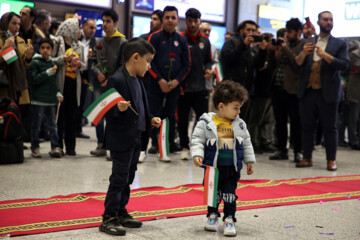 Iraníes conmemoran aniversario del regreso del imam Jomeini al país persa