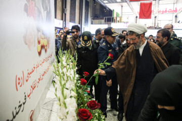 Iraníes conmemoran aniversario del regreso del imam Jomeini al país persa