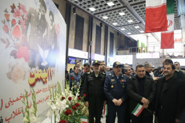 Iraníes conmemoran aniversario del regreso del imam Jomeini al país persa