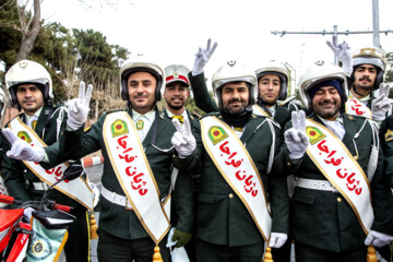 Téhéran : une parade de motards s’élance pour célébrer l'anniversaire du retour de l'imam Khomeiny en Iran