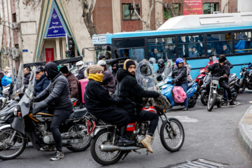 Téhéran : une parade de motards s’élance pour célébrer l'anniversaire du retour de l'imam Khomeiny en Iran