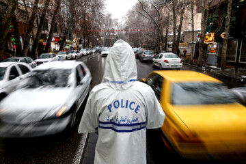 Téhéran s'habille de blanc avec la première chute de neige