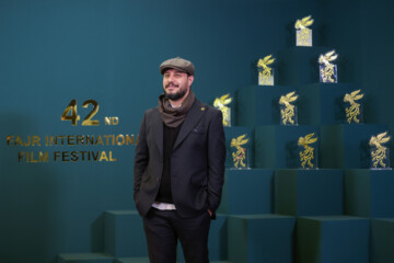 چهل ودومین جشنواره فیلم فجر- عکس یادگاری عوامل فیلم  تمساح خونی