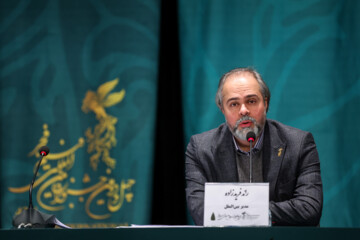 نشست خبری رائد فریدزاده مدیر بخش بینالملل چهل و دومین جشنواره فیلم فجر