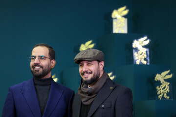 چهل ودومین جشنواره فیلم فجر- عکس یادگاری عوامل فیلم  تمساح خونی