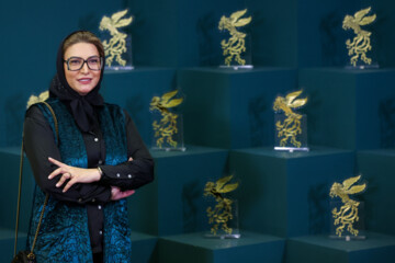 چهل ودومین جشنواره فیلم فجر- عکس یادگاری عوامل فیلم تابستان همان سال
