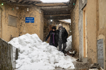 La neige blanchit le village iranien de Masouleh
