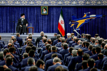 El Ayatolá Jameneí se reúne con comandantes de la Fuerza Aérea y la Defensa Aérea del Ejército de Irán