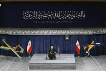 El Ayatolá Jameneí se reúne con comandantes de la Fuerza Aérea y la Defensa Aérea del Ejército de Irán