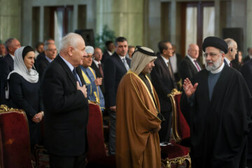 Cérémonie organisée à la veille du 45ème anniversaire de la victoire de la Révolution islamique, en présence d'ambassadeurs étrangers résidant en Iran