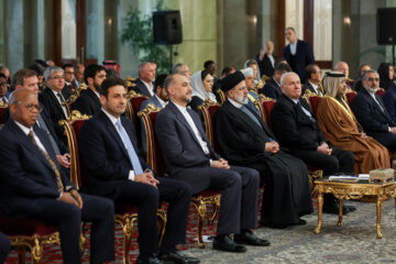 Foreign envoys in Islamic Revolution anniv. ceremony 