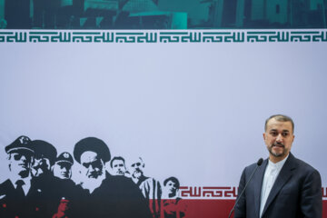 Foreign envoys in Islamic Revolution anniv. ceremony 