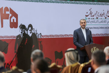 Irán celebra ceremonia de aniversario de Revolución Islámica