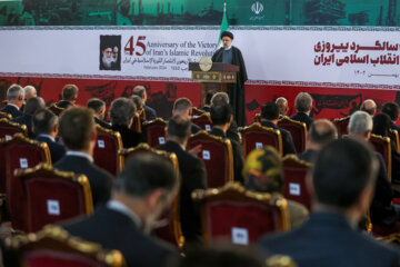 Irán celebra ceremonia de aniversario de Revolución Islámica