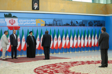 Foreign envoys in Islamic Revolution anniv. ceremony 