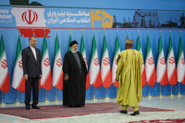 Foreign envoys in Islamic Revolution anniv. ceremony 