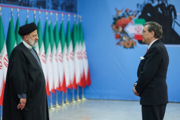 Foreign envoys in Islamic Revolution anniv. ceremony 