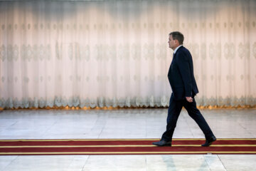 Foreign envoys in Islamic Revolution anniv. ceremony 