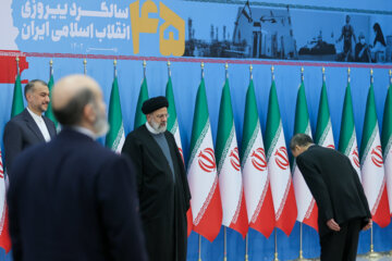 Foreign envoys in Islamic Revolution anniv. ceremony 