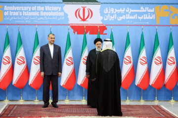 Foreign envoys in Islamic Revolution anniv. ceremony 