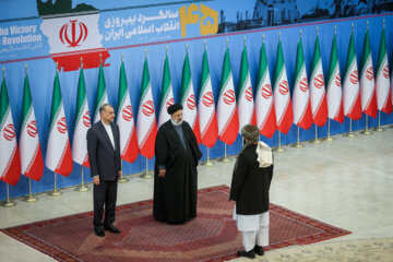 Foreign envoys in Islamic Revolution anniv. ceremony 