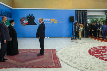 Foreign envoys in Islamic Revolution anniv. ceremony 