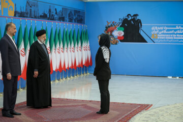 Foreign envoys in Islamic Revolution anniv. ceremony 