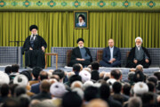 Treffen von Ayatollah Khamenei mit den Beamten des Landes und den Botschaftern der islamischen Länder anlässlich des Eid al-Mab'ath