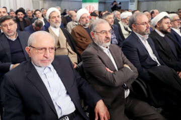 Supreme Leader meets Iranian officials, Islamic countries’ ambassadors