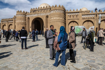 Visita de los invitados extranjeros del Festival de Cine Fayr a la Ciudad cinematográfica de Qazali