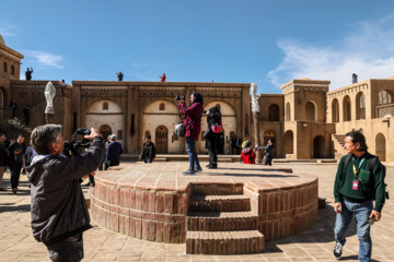 Les invités à la section internationale du festival de Fajr visitent le Cinéplex de Shahrak à Téhéran 