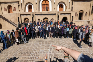 Visita de los invitados extranjeros del Festival de Cine Fayr a la Ciudad cinematográfica de Qazali