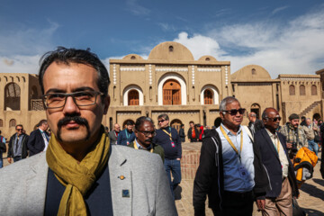 Visita de los invitados extranjeros del Festival de Cine Fayr a la Ciudad cinematográfica de Qazali