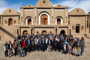 Les invités à la section internationale du festival de Fajr visitent le Cinéplex de Shahrak à Téhéran