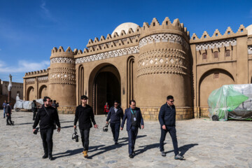 Visita de los invitados extranjeros del Festival de Cine Fayr a la Ciudad cinematográfica de Qazali