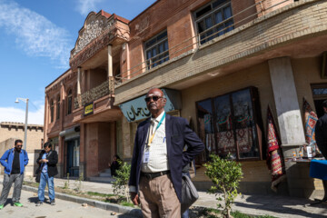 Visita de los invitados extranjeros del Festival de Cine Fayr a la Ciudad cinematográfica de Qazali