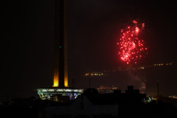 Téhéran (IRNA)-Ce vendredi soir 10 février, à l’occasion du 44e anniversaire de la victoire de la Révolution islamique d’Iran, et à la veille de la date historique de 22 Bahman (soit le 11 février cette année 2024) 70 points de la capitale Téhéran ont été illuminés simultanément et des spectacle son et lumière et feu d'artifice ont ponctué les festivités. 